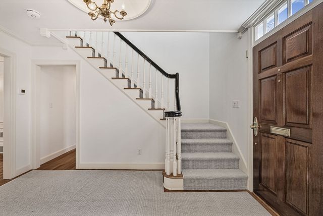 11 Wachusett Rd, Wellesley, MA 02481
