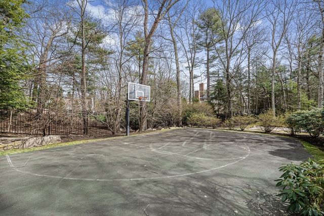 11 Wachusett Rd, Wellesley, MA 02481
