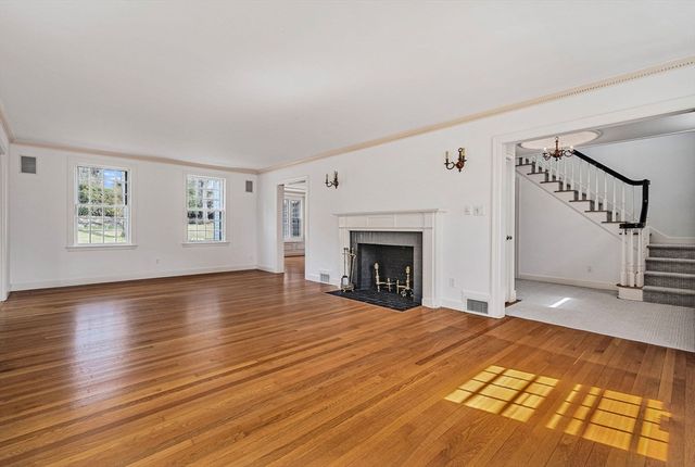 11 Wachusett Rd, Wellesley, MA 02481
