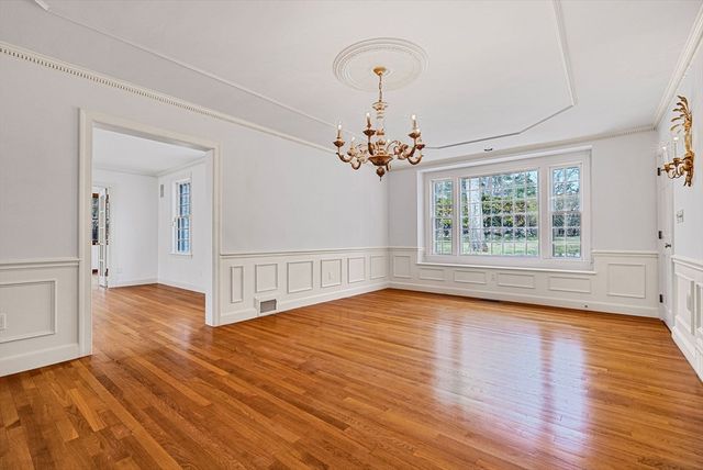 11 Wachusett Rd, Wellesley, MA 02481
