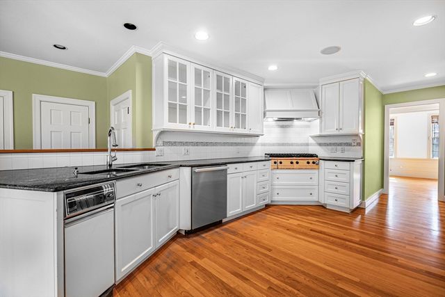 11 Wachusett Rd, Wellesley, MA 02481