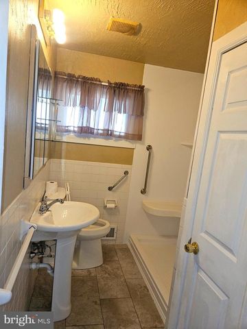 6 LACLEDE DR, Burlington, NJ 08016