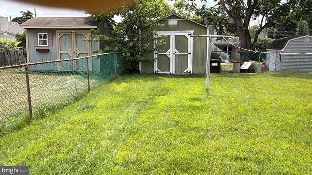 6 LACLEDE DR, Burlington, NJ 08016