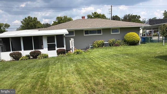 6 LACLEDE DR, Burlington, NJ 08016