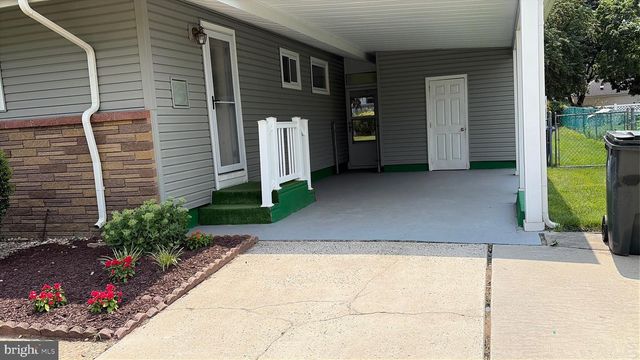 6 LACLEDE DR, Burlington, NJ 08016