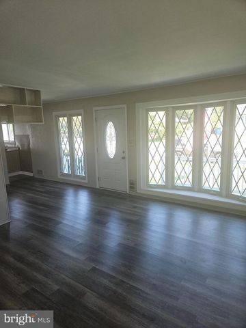 6 LACLEDE DR, Burlington, NJ 08016