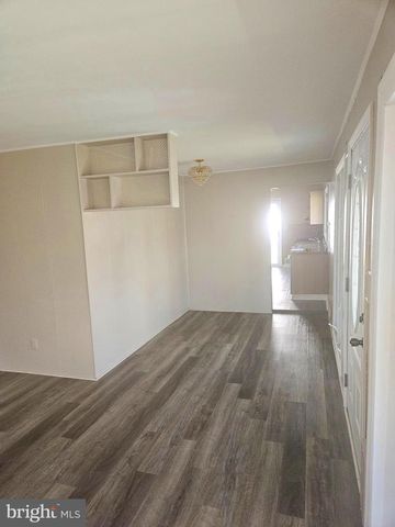 6 LACLEDE DR, Burlington, NJ 08016