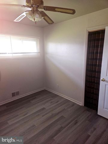 6 LACLEDE DR, Burlington, NJ 08016