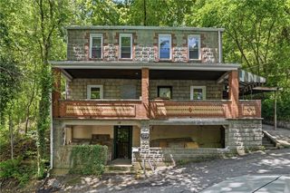 139 Leneake St, Wilkins Twp, PA 15145