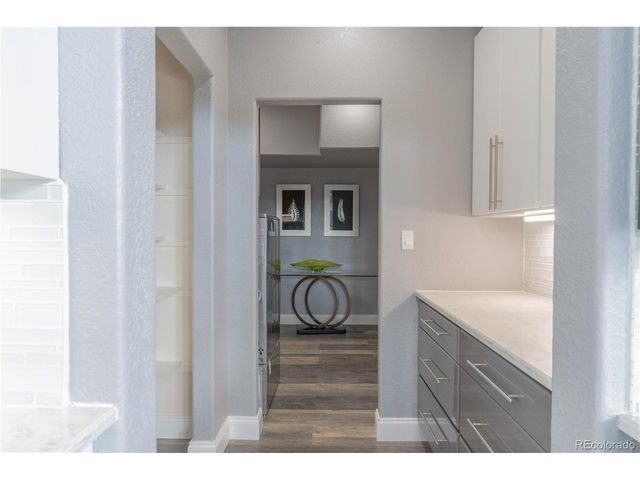8095 S Oak Hill Cir, Aurora, CO 80016