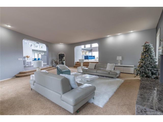 8095 S Oak Hill Cir, Aurora, CO 80016