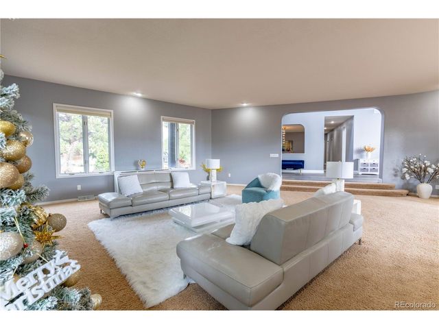 8095 S Oak Hill Cir, Aurora, CO 80016