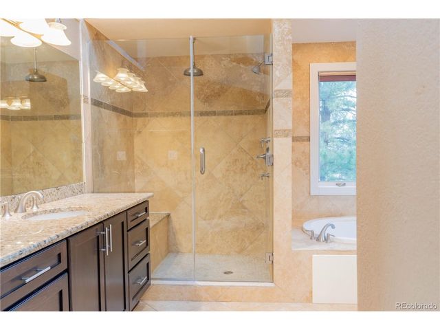 8095 S Oak Hill Cir, Aurora, CO 80016