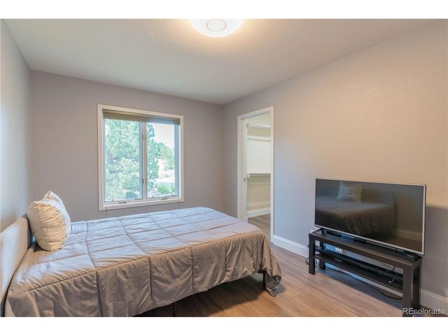 8095 S Oak Hill Cir, Aurora, CO 80016