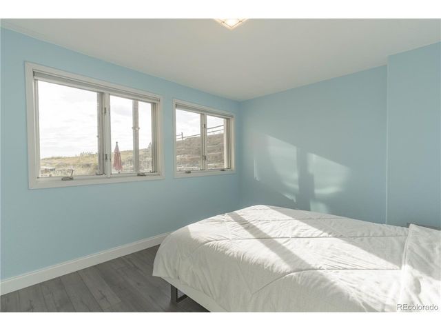8095 S Oak Hill Cir, Aurora, CO 80016