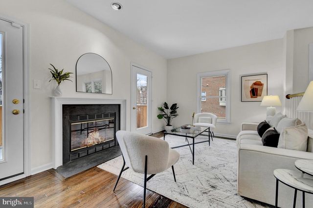 1122-B N STAFFORD ST, Arlington, VA 22201