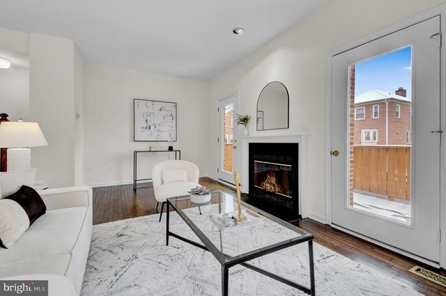 1122-B N STAFFORD ST, Arlington, VA 22201