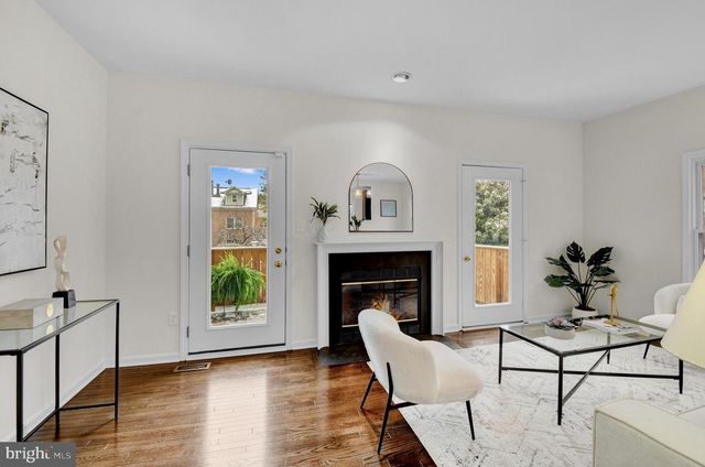 1122-B N STAFFORD ST, Arlington, VA 22201