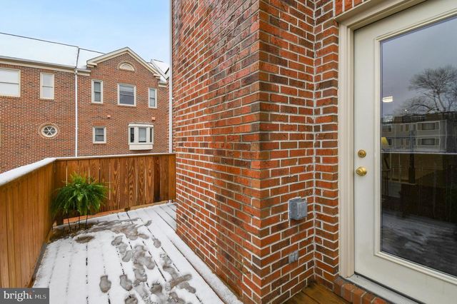 1122-B N STAFFORD ST, Arlington, VA 22201