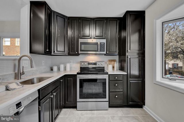 1122-B N STAFFORD ST, Arlington, VA 22201