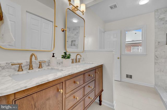 1122-B N STAFFORD ST, Arlington, VA 22201