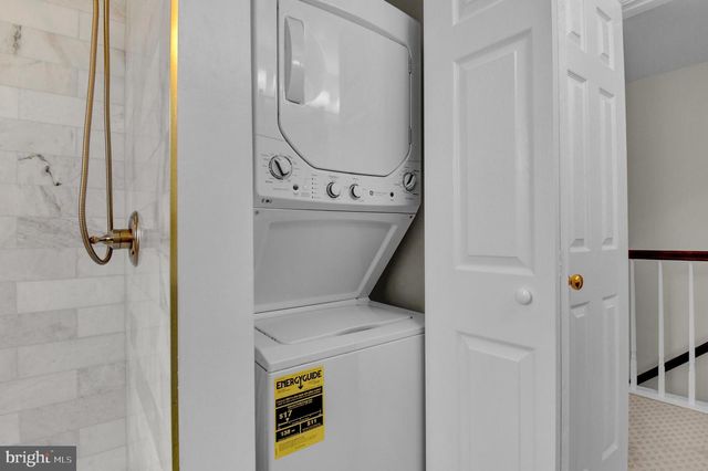 1122-B N STAFFORD ST, Arlington, VA 22201