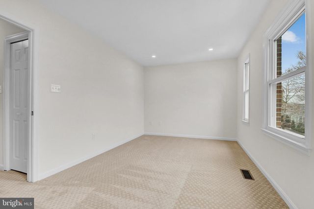 1122-B N STAFFORD ST, Arlington, VA 22201