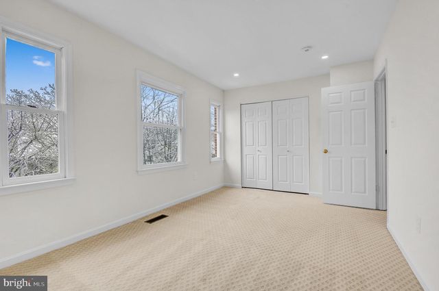 1122-B N STAFFORD ST, Arlington, VA 22201