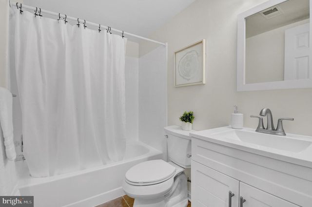 1122-B N STAFFORD ST, Arlington, VA 22201