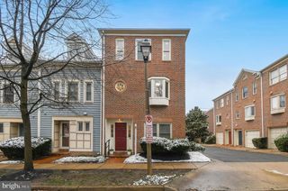 1122-B N STAFFORD ST, Arlington, VA 22201