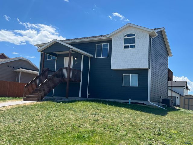1227 JUNEAU DR, Box Elder, SD 57719