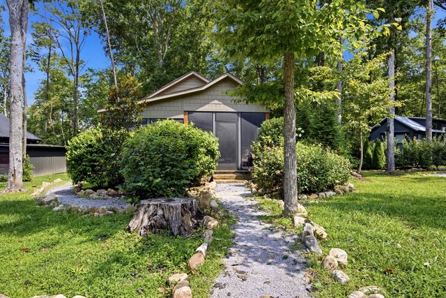 292 Waters Edge Way, Tracy City, TN 37387