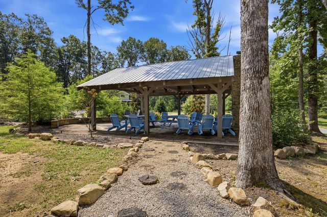 292 Waters Edge Way, Tracy City, TN 37387