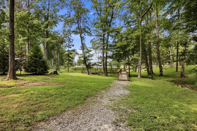 292 Waters Edge Way, Tracy City, TN 37387