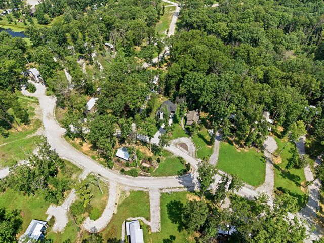 292 Waters Edge Way, Tracy City, TN 37387