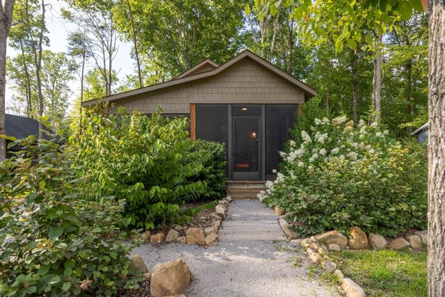 292 Waters Edge Way, Tracy City, TN 37387