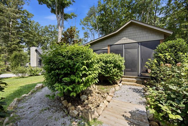 292 Waters Edge Way, Tracy City, TN 37387