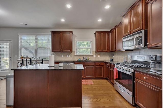 6204 Oakdale Ridge Court SE, Mableton, GA 30126