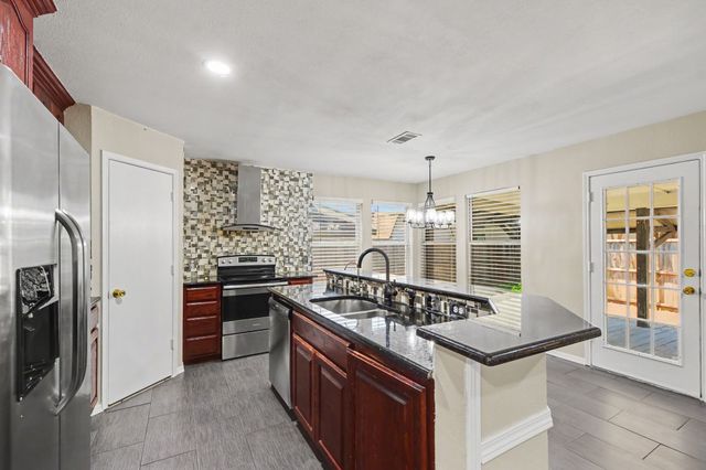 2016 Cardinal Lane, Lewisville, TX 75077