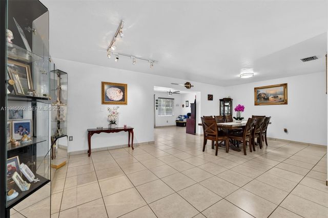 9440 SW 54th St, Miami, FL 33165