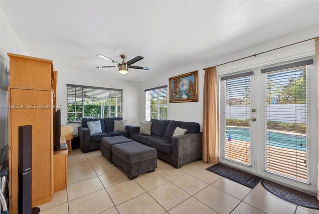 9440 SW 54th St, Miami, FL 33165