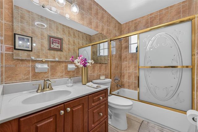 9440 SW 54th St, Miami, FL 33165