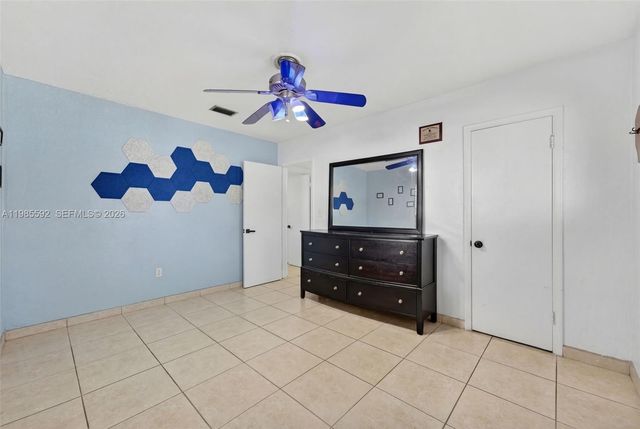 9440 SW 54th St, Miami, FL 33165