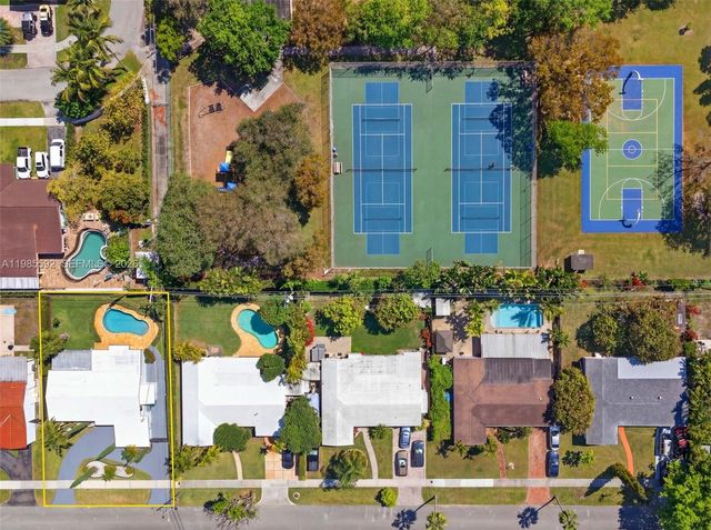 9440 SW 54th St, Miami, FL 33165