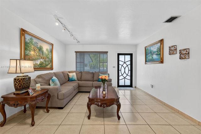 9440 SW 54th St, Miami, FL 33165