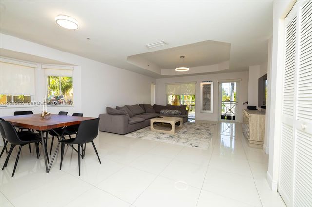 18451 NE 27th Place, Aventura, FL 33160