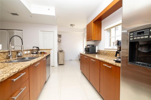 18451 NE 27th Place, Aventura, FL 33160