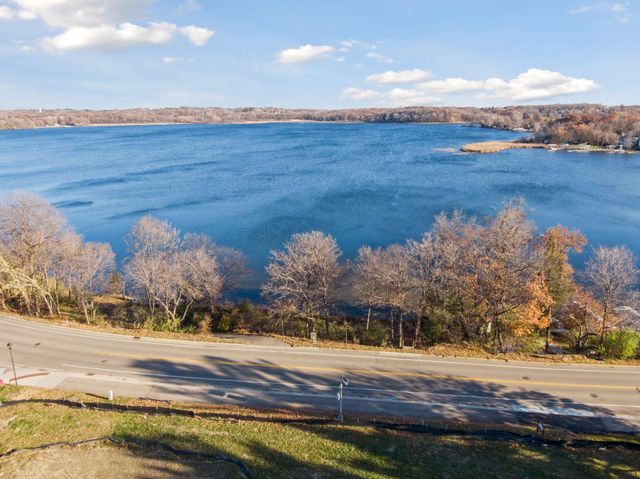 3930 Stratford Lane, Chanhassen, MN 55331