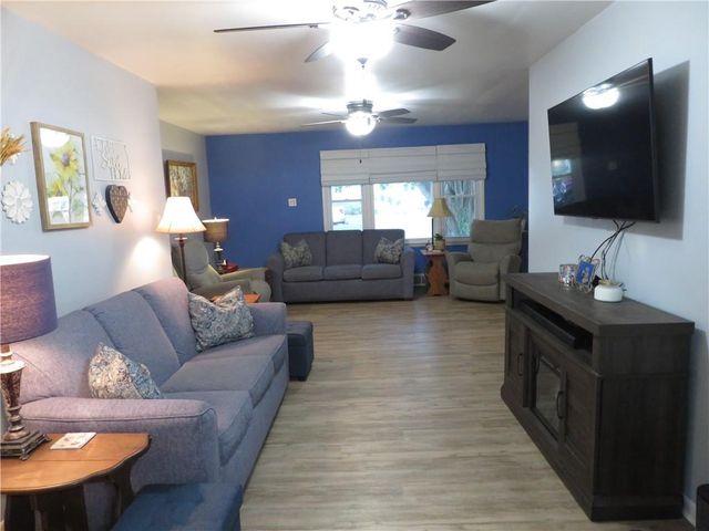 2207 NW Polk Street, Topeka, KS 66608