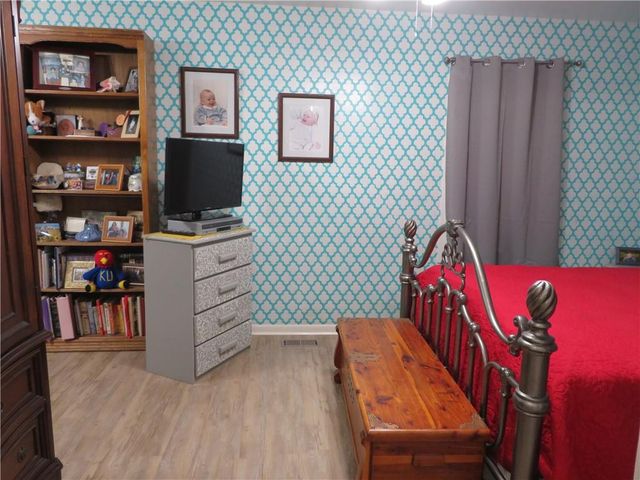 2207 NW Polk Street, Topeka, KS 66608